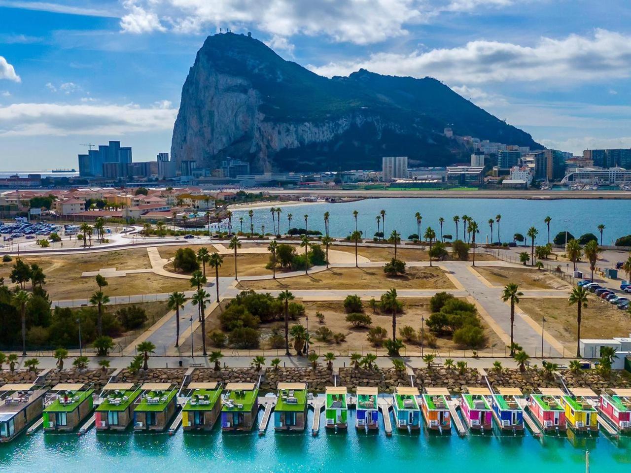Boat Haus - Casas Flotantes Frente A Gibraltar Hotel La Línea de la Concepción Kültér fotó